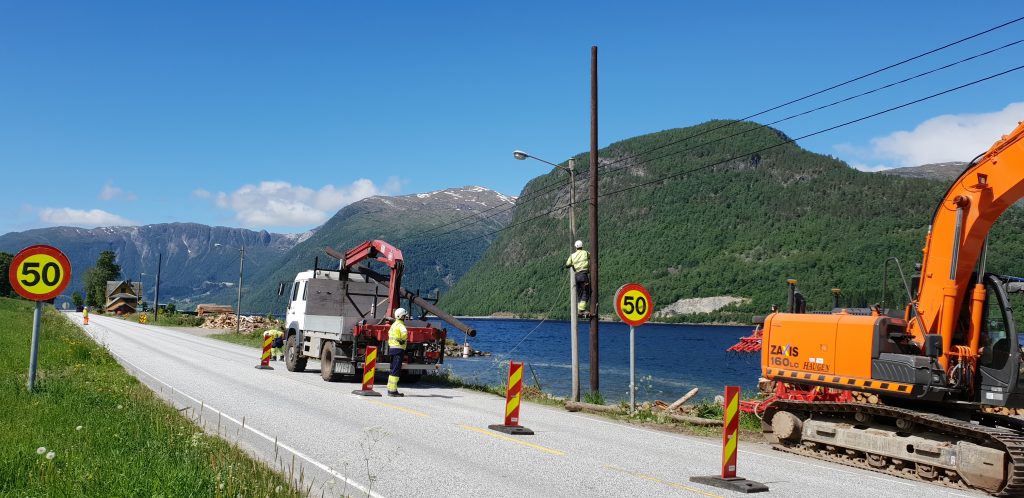 Trafikkservice AS i samarbeid med Mørenett i Grodås.